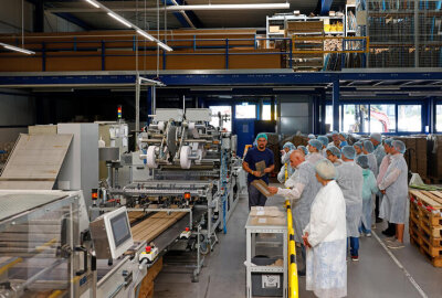 Druckexperten von Mugler Masterpack feiern und investieren weiter - Beim Firmenfest gab es auch Führungen durch die Produktionshallen.