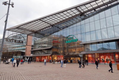 Zwist um Kaufhof-Gebäude: Darf die Stadt Chemnitz den Mietvertrag für die geplanten Büroräume abschließen? - Nach Ansicht der Vergabekammer handelt es sich bei dem vorgesehenen Vertrag nicht um einen öffentlichen Bauauftrag, sondern um ein gewöhnliches Mietverhältnis.