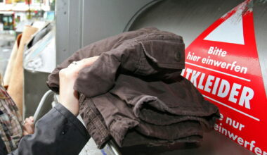 Unbekannte zünden in Chemnitz Altkleidercontainer an
