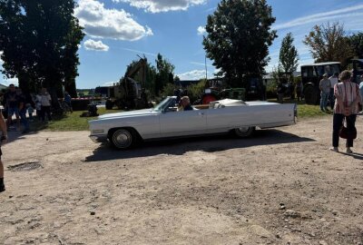 Fotogalerie Oldtimer- und Traktorentreffen Altmittweida: Motoren, Menschen, Magie - Große Bildergalerie vom Traktoren- und Oldtimertreffen in Altmittweida.
