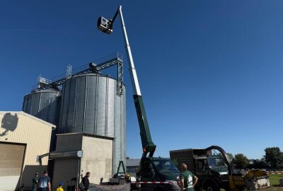 Fotogalerie Oldtimer- und Traktorentreffen Altmittweida: Motoren, Menschen, Magie - Große Bildergalerie vom Traktoren- und Oldtimertreffen in Altmittweida.