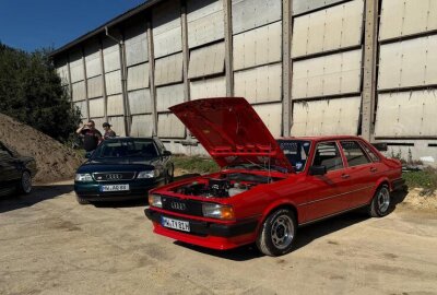 Fotogalerie Oldtimer- und Traktorentreffen Altmittweida: Motoren, Menschen, Magie - Große Bildergalerie vom Traktoren- und Oldtimertreffen in Altmittweida.