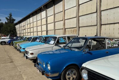 Fotogalerie Oldtimer- und Traktorentreffen Altmittweida: Motoren, Menschen, Magie - Große Bildergalerie vom Traktoren- und Oldtimertreffen in Altmittweida.