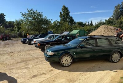 Fotogalerie Oldtimer- und Traktorentreffen Altmittweida: Motoren, Menschen, Magie - Große Bildergalerie vom Traktoren- und Oldtimertreffen in Altmittweida.