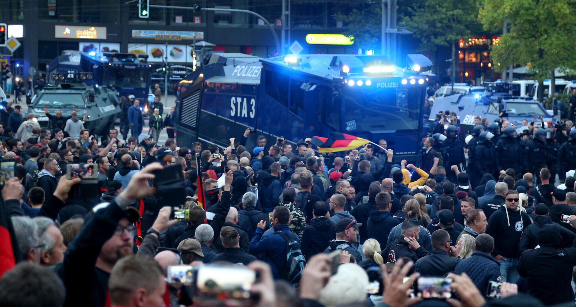 Von Geheimcodes der Neonazis im NSU-Umfeld und ungesühnten Gewalttaten der Ausschreitungen 2018