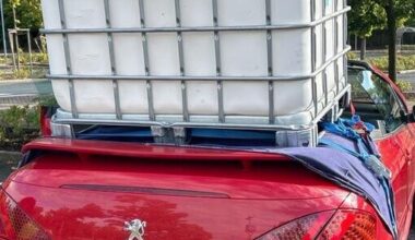 Cabrio mit Wassertank auf der Autobahn bei Chemnitz gestoppt
