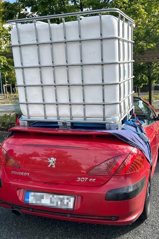 Cabrio mit Wassertank auf der Autobahn bei Chemnitz gestoppt