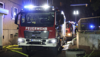 Zwei Personen mit Drehleiter gerettet