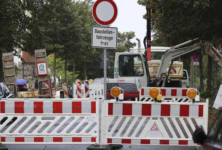 Wasserrohrbruch sorgt für Feuerwehreinsatz und Straßensperrung