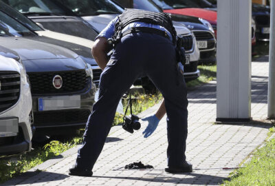 Polizeieinsatz im Chemnitzer Zentrum: Mann mit abgebrochener Flasche schwer am Hals verletzt - Der Mann wurde dadurch schwer verletzt.