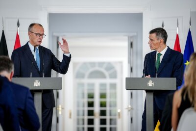 Merz legt sich bei Israel-Sanktionen nicht fest - Die Bundesregierung will sich bis zum EU-Gipfel Anfang Oktober zu dem Vorstoß von von der Leyen für Sanktionen gegen Israel positionieren.