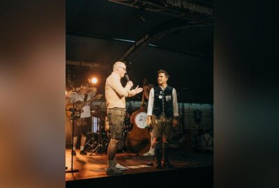 Bunte Trachten, starke Vereine: Die schönsten Fotos der Vereins-Woosn Chemnitz - „Vereine sind das soziale Fundament in allen Lebensbereichen - vom Sportplatz bis zur Suppenküche, vom Musikverein bis zur Nachbarschaftshilfe“, sagt Wooosn-Wirt Henrik Bonesky. Genau aus diesem Grund gibt es sie: die Vereins-Wooosn am 18. September
