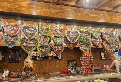 Bunte Trachten, starke Vereine: Die schönsten Fotos der Vereins-Woosn Chemnitz - Erstmals durften sich die Besucher auch über Lebkuchenherzen und süße Naschereien freuen – ein neues Highlight, das das Oktoberfest-Flair perfekt abgerundet hat. Foto: