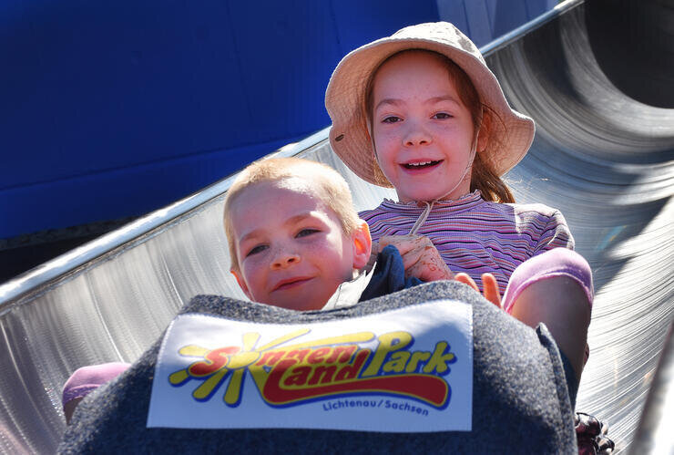 Ein besonderer Kindertag im Sonnenlandpark: Größter Rutschenturm Deutschlands eröffnet