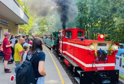 200 Jahre Eisenbahngeschichte: So feierte Chemnitz die Schiene - Eisenbahnrundfahrt durch den Park.