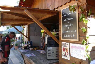 Zschopauer Herbst- und Weinfest lockt Hunderte Besucher an - Die Kalte Sofie und der Zschopauer Schlürfi sorgten für Abkühlung.