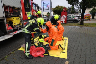 Brief mit unbekannter Substanz löst ABC-Einsatz in Chemnitz aus - Am Donnerstagnachmittag kam es in Grüna zu einem ABC-Einsatz.