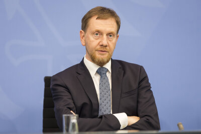 Warum es keine Billigflüge mehr von Leipzig oder Dresden gibt - Urlauber sauer - Sachsens Ministerpräsident Michael Kretschmer (CDU).