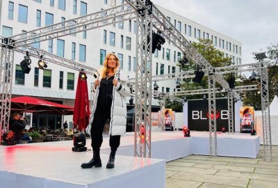 Fashion Day: Chemnitz steht Samstag im Zeichen von Mode und Trends - Gezeigt werden digital generierte Gemälde, die direkt vor Ort gescannt und erworben werden können.