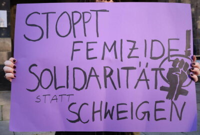 Nach Tötungsdelikt: Chemnitzer setzen Zeichen gegen häusliche Gewalt - Dienstagnachmittag hatten von 16 bis 18 Uhr die Chemnitzer die Möglichkeit ein Zeichen gegen häusliche Gewalt zusetzen.