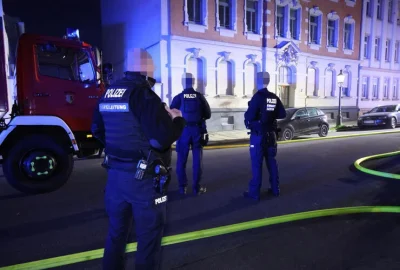 Brand in Chemnitzer Philippstraße: Feuerwehr verhindert Schlimmeres - Die Polizei hat nach den Löscharbeiten die Ermittlungen zur Brandursache aufgenommen. Foto: Jan Haertel