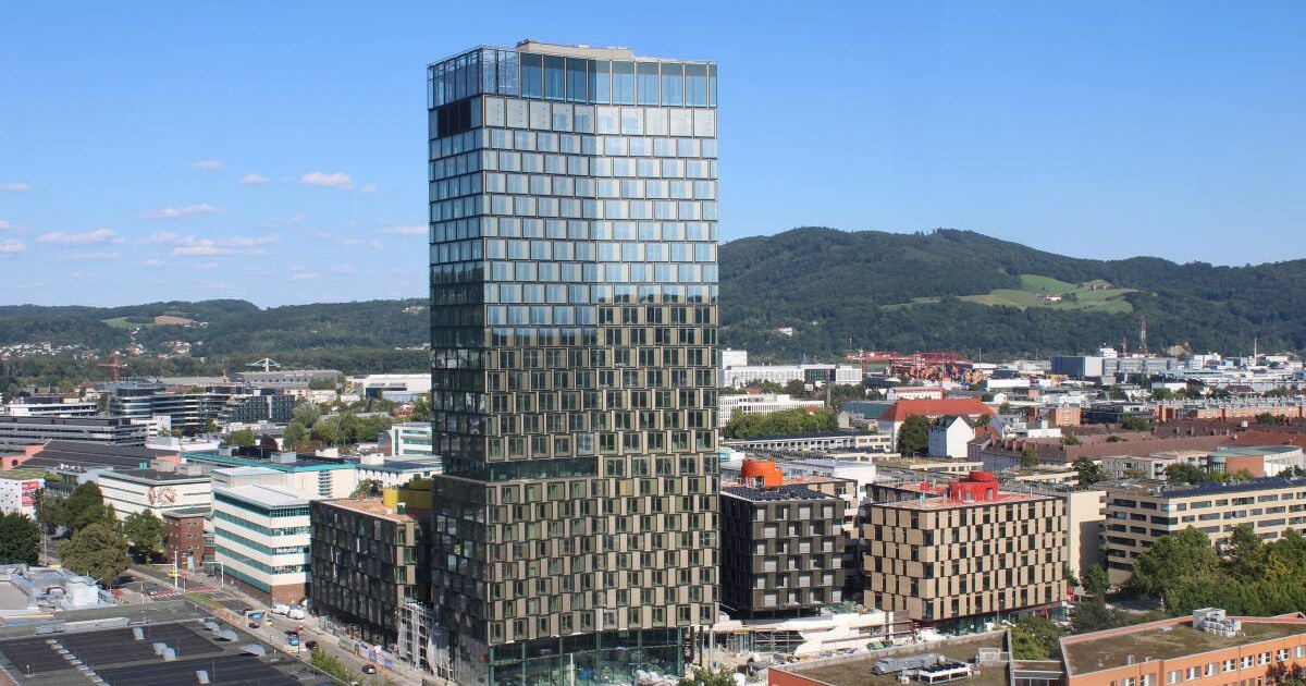Fassade am höchsten Linzer Hochhaus Quadrill komplett
