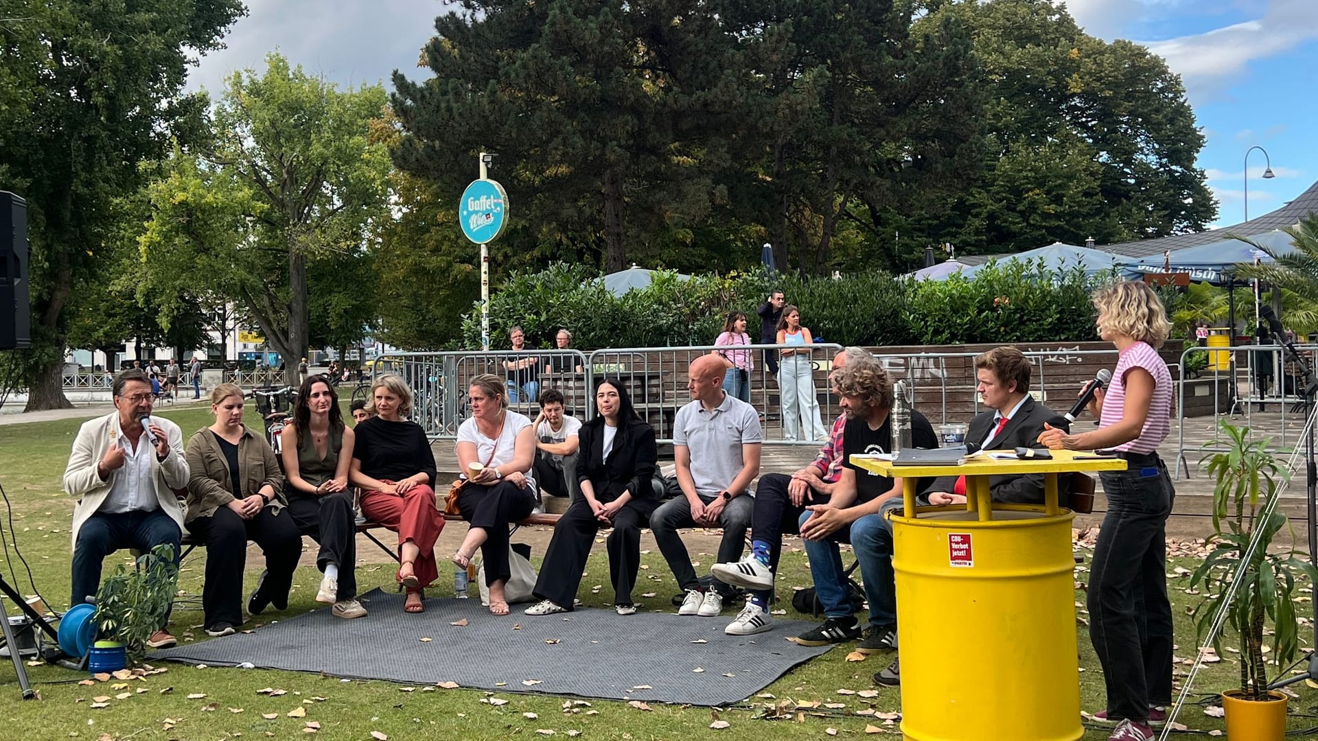 Die OB-Kandidaten im Gespräch bei der Veranstaltung "Köln spricht" am Aaachener Weiher.