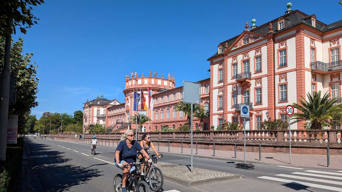 Autofreies Rheinufer in Wiesbaden bleibt vorerst Experiment
