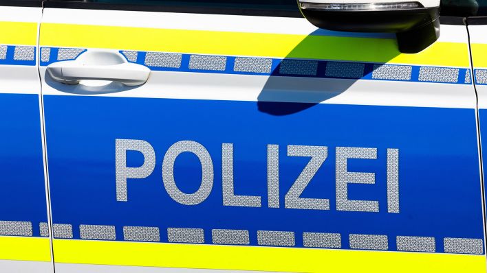 Symbolfoto: Polizeiauto, fotografiert am 14.09.2023 in Welzow, Brandenburg. (Quelle: Imago Images)