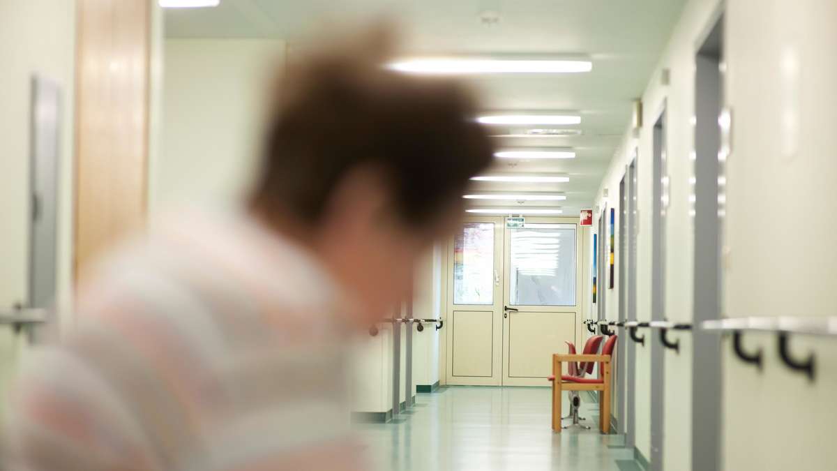 Überbelegung in Wiesbadener Psychiatrie belastet Personal