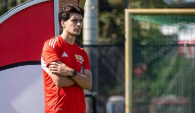Diogo Leite (Spieler Union Berlin) guckt beim Training zu (Quelle: IMAGO / Matthias Koch)