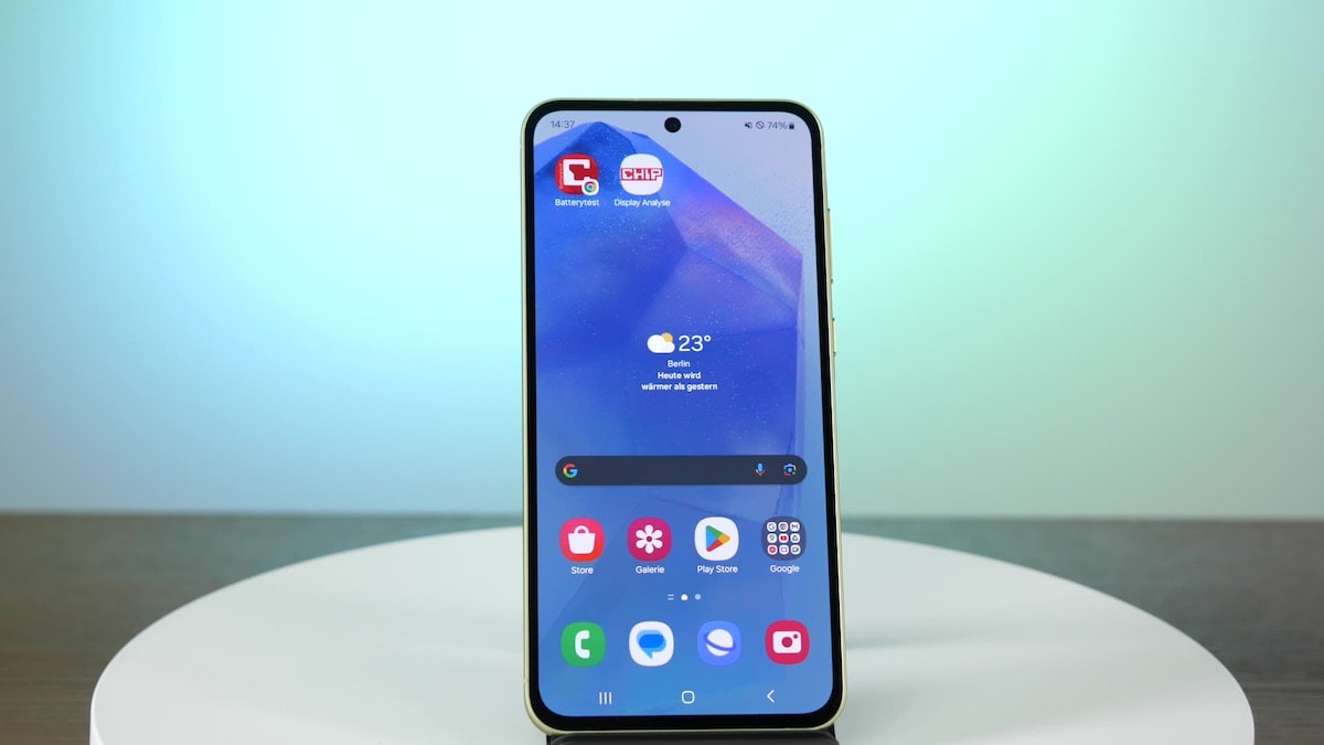 Auch das beliebte Mittelklasse-Modell Samsung Galaxy A55 dürfte das Update erhalten.