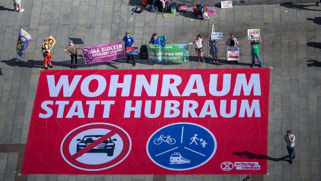 Großveranstaltung in München: Polizei mit mehreren Tausend Kräften bei Automesse IAA
