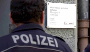 Die Ibn-Khaldun-Schule in Berlin-Neukölln steht unter Polizeischutz. (Quelle: rbb)