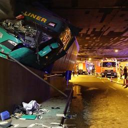 Die Berliner Feuerwehr ist im Berliner Tiergartentunnel im Einsatz: Ein LkW hat sich am 02.09.2025 im Tunnel verkeilt. (Quelle: TV NewsKontor/DSLR News)