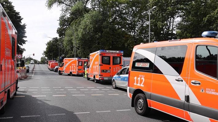 In Berlin-Wedding sind am Donnerstagmittag, dne 04.09.2025 mehrere Menschen bei einem schweren Verkehrsunfall verletzt worden. (Quelle: DSLRnews)