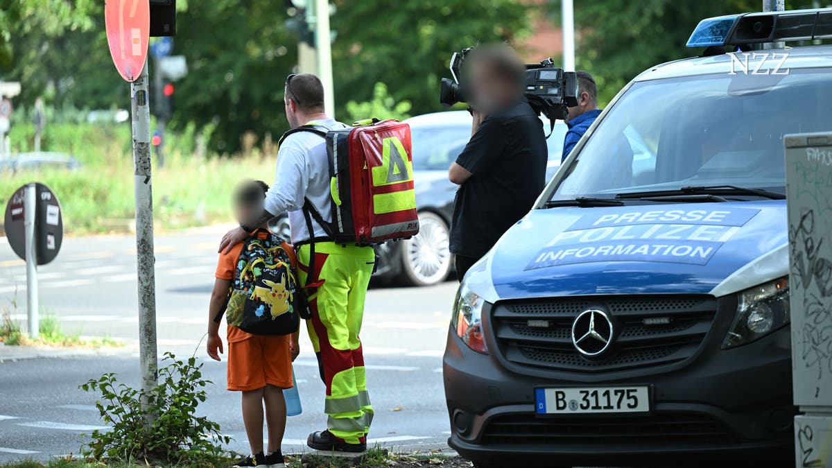 Autofahrer fährt in Menschenmenge und verletzt mehrere Kinder
