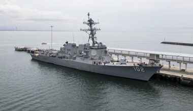 US-Angriff auf Boot: Venezolanische Militärjets fliegen über US-Marineschiff