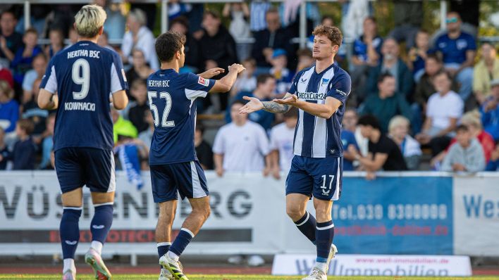 Jubel bei Herthas Torschütze Sebastian Grönning (r.) (imago images/Sebastian Räppold)