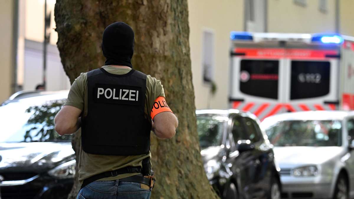 Lehrkraft in Schule verletzt – Polizei schießt Tatverdächtigen nieder