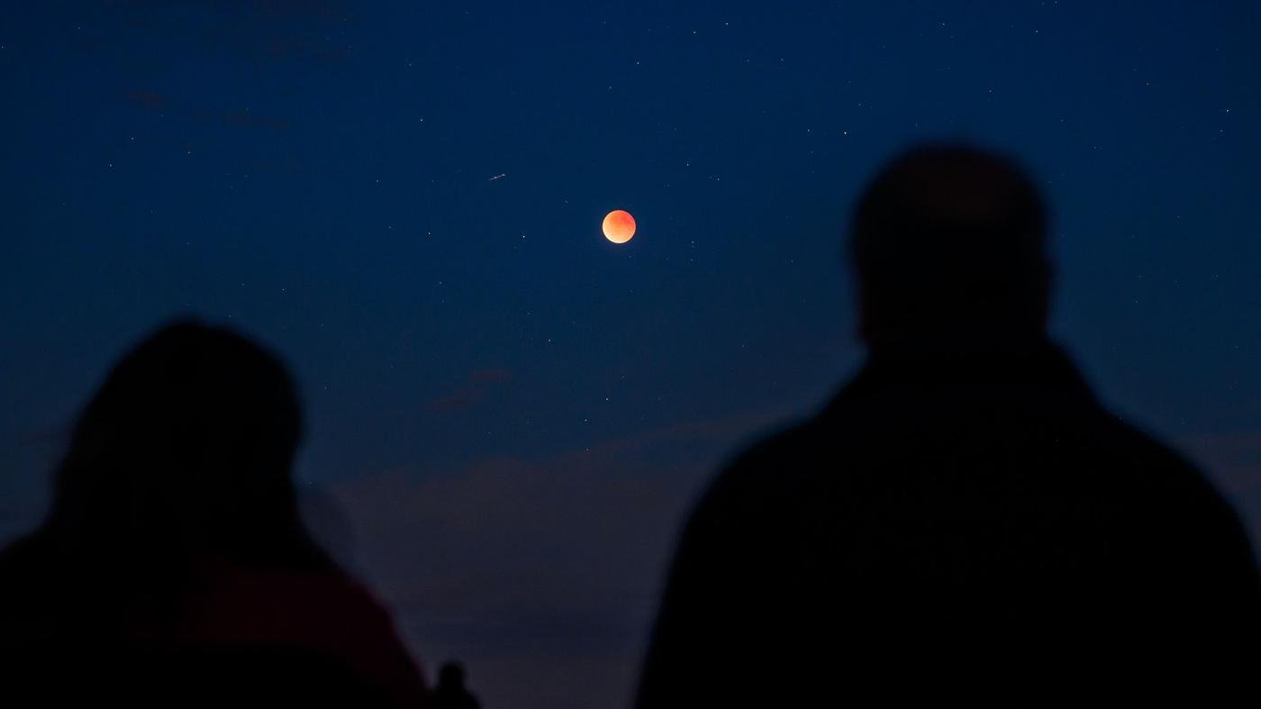 So spektakulär sah der Blutmond über Berlin und Brandenburg aus