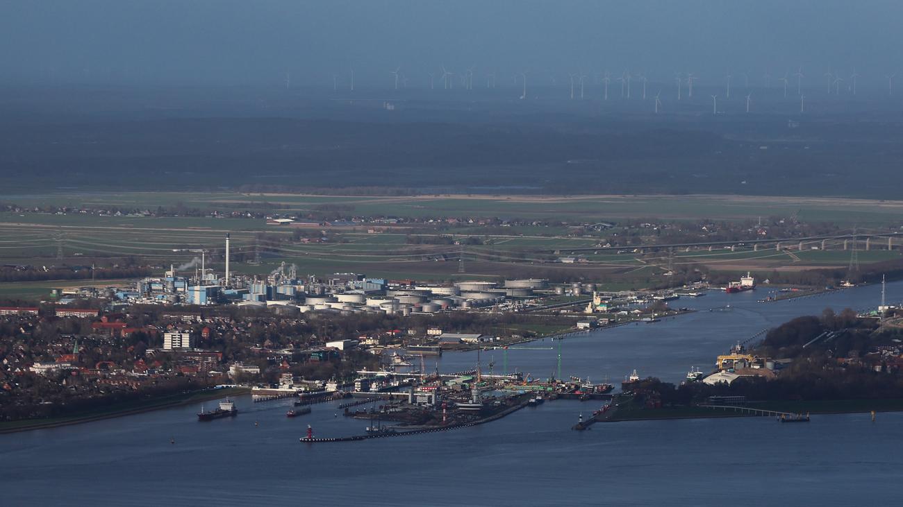 Verdacht auf Spionage: Behörden durchsuchen wegen Spionageverdachts Frachter in Kiel