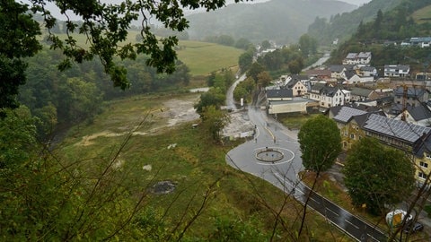 Regen am Morgen des 9.9.2025 im Ahrtal. Die Ortschaft Schuld wurde 2021 von der Flutkatastrophe schwer getroffen. 