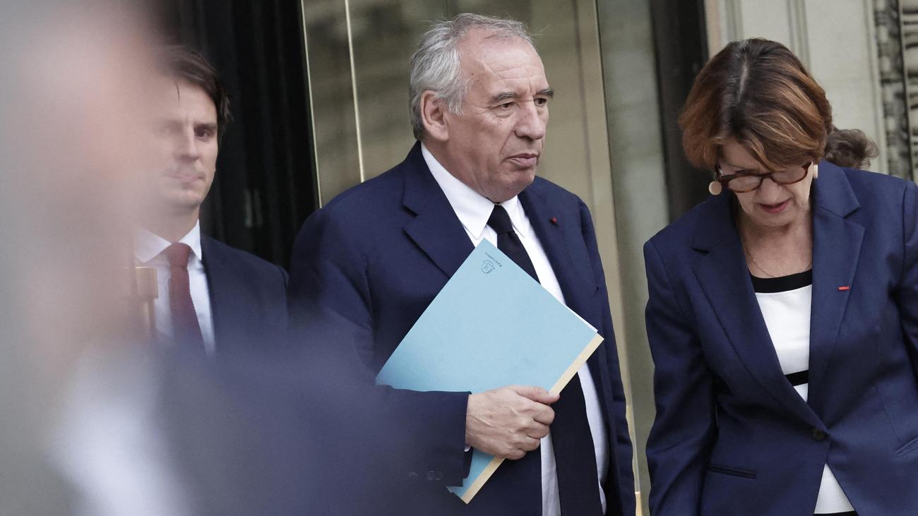 Gescheiterte Vertrauensfrage: Frankreichs Premier Bayrou hat Rücktritt eingereicht