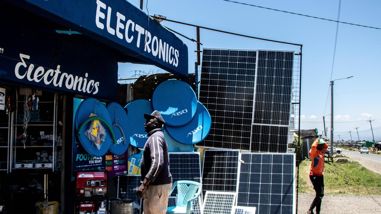 Afrikanischer Klimagipfel: Afrikas Solarmarkt boomt – dank Trump - DIE ZEIT