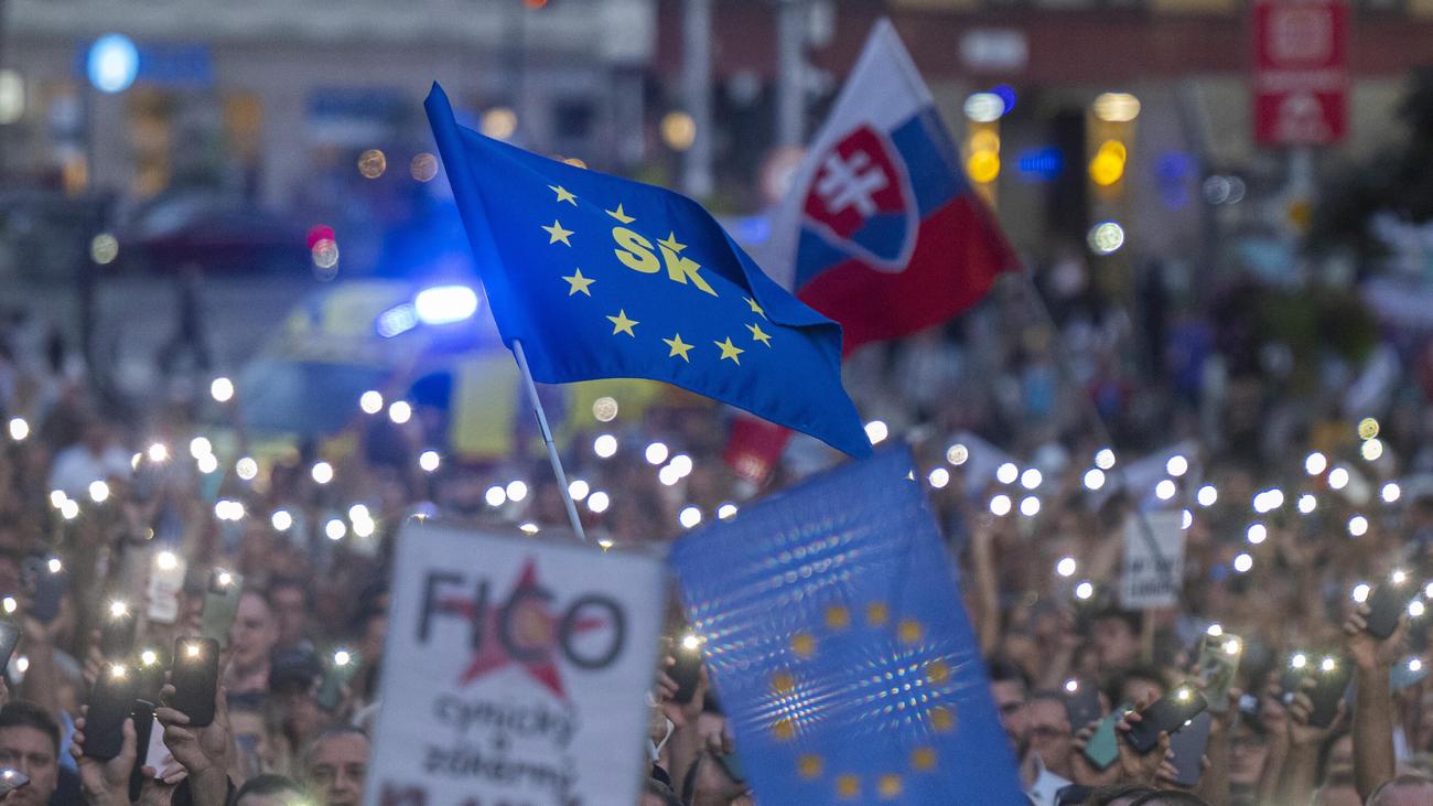 Slowakei: Tausende protestieren in Bratislava gegen prorussische Politik