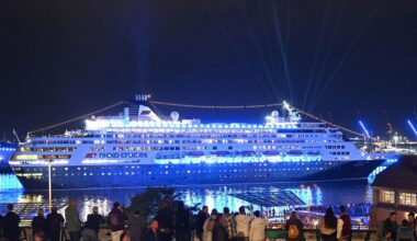 Buntes: Schiffsparade und Feuerwerk - Hamburg Cruise Days beginnen