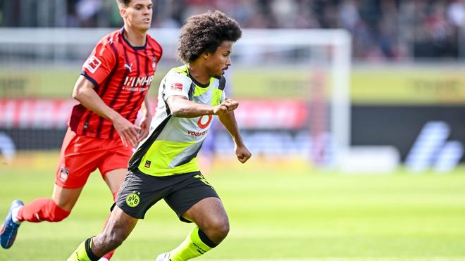 Fußball-Bundesliga: Die Auswärtstrikots von Karim Adeyemi & Co. stören die Fans von Borussia Dortmund.