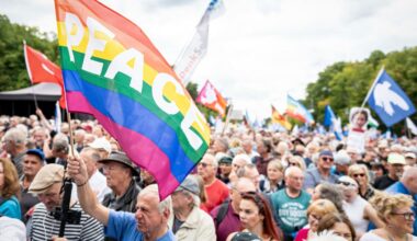 Protestaufruf: Tausende Menschen bei Kundgebung von Sahra Wagenknecht in Berlin