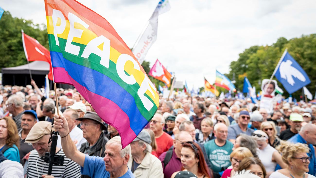 Protestaufruf: Tausende Menschen bei Kundgebung von Sahra Wagenknecht in Berlin